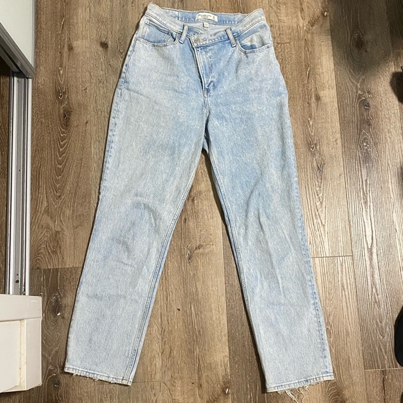 Abercrombie & Fitch high rise 90’s straight crossover light wash - Picture 6 of 8